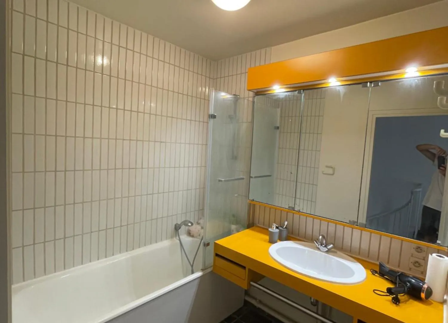 Homestay Etage D'un Duplex Au 17eme Arr De , Vue Sur Le Defense, A 10min Des Champs Elysee Paris
